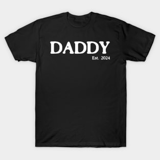 Daddy Est 2024 New Dad Expecting Father Gift T-Shirt